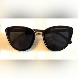 Black Sunglasses with Gold trim on Top Fashion UV Protrection